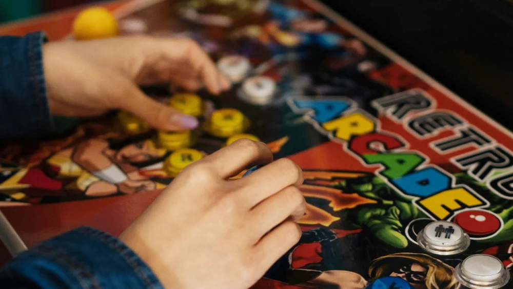 Aerospace Engineer Kiran Patil Sets Guinness World Record with Functional Miniature Arcade Cabinet Measuring Less Than One Inch