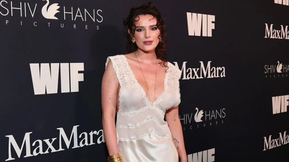 Bella Thorne’s Sheer Lace Ensemble Marks a New Chapter in Romantic Edge