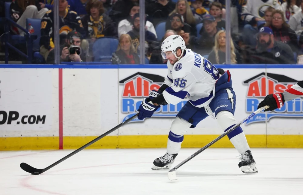 Eastern Conference Titans Clash as Tampa Bay Lightning Visit Carolina Hurricanes in Pivotal Saturday Night Showdown