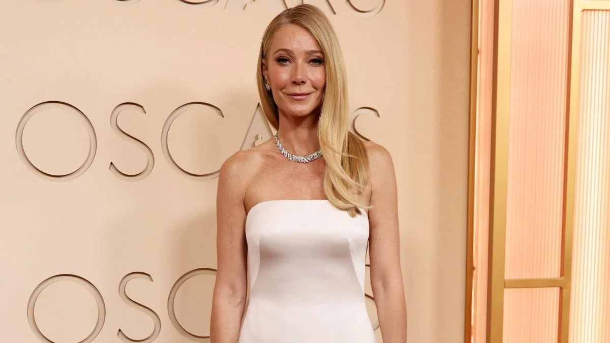 Gwyneth Paltrow Returns to the Oscars Red Carpet in a Striking Giorgio Armani Privé Gown Featuring Daring Side Cutouts