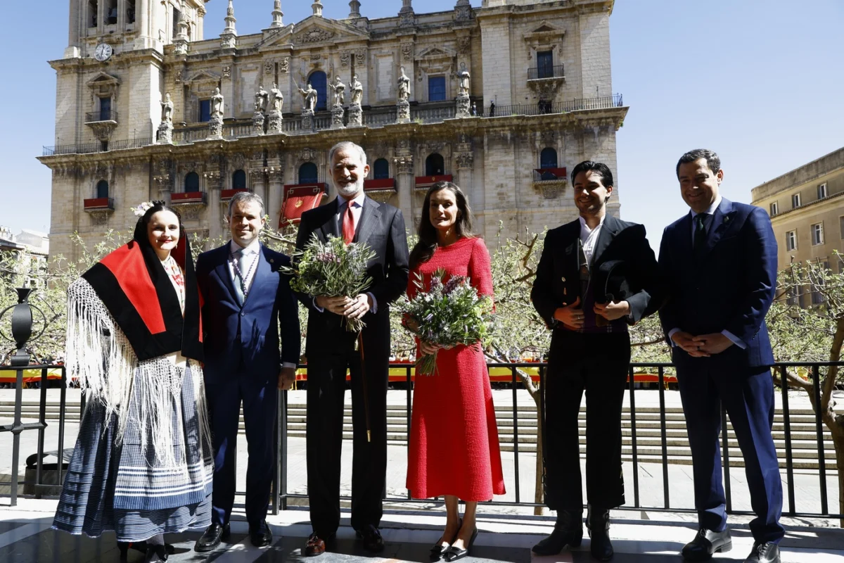 Queen Letizia Accepts Flowers in Jaén, Marking a Subtle Shift in Royal Protocol Amidst Historic Anniversary Celebration