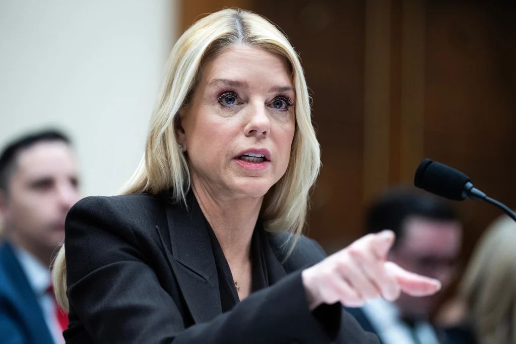 Stetson Law Alumni Threaten Donation Boycott Over Attorney General Pam Bondi’s Handling of Epstein Files and Congressional Testimony