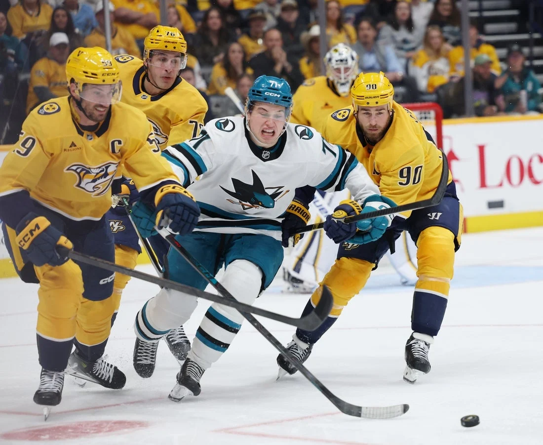 Deadspin | Sharks outlast Predators in Western Conference matchup