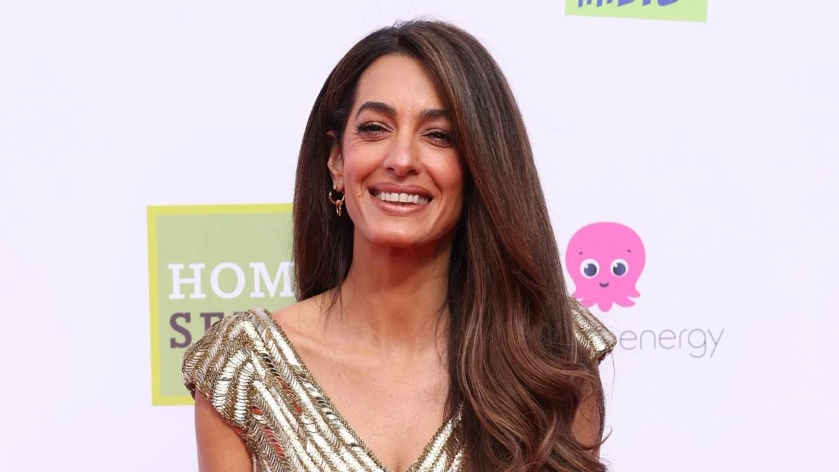Amal Clooney Dazzles in Vintage Mugler Ensemble During Capri Getaway, Redefining Vacation Glamour