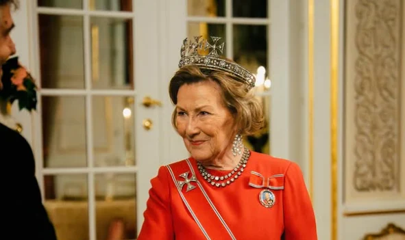 Queen Sonja of Norway Dazzles in a Rare and Historically Significant Tiara, Echoing Royal Fashion Traditions