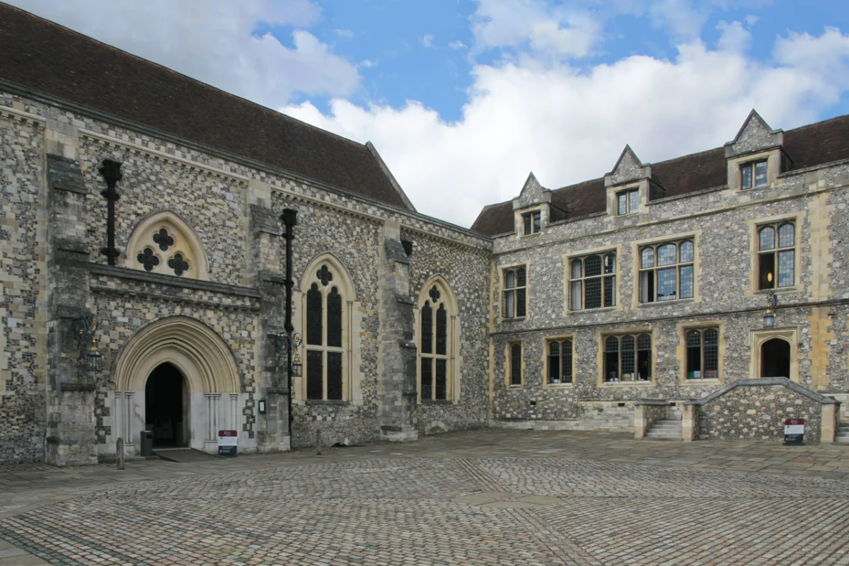 Winchester Castle: A Norman Bastion and the Birthplace of a King