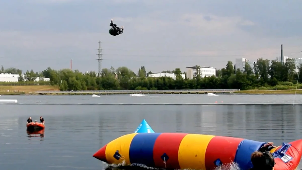 Man Soars to Record-Breaking 92 Feet in High-Stakes Blobbing Stunt Reclaiming World Title