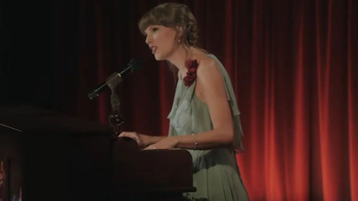 Taylor Swift’s Effy Gold Diamond Bracelet Shines as the Crown Jewel of a $47,596.50 Ensemble at the Grammy Museum’s "Icon Sessions"