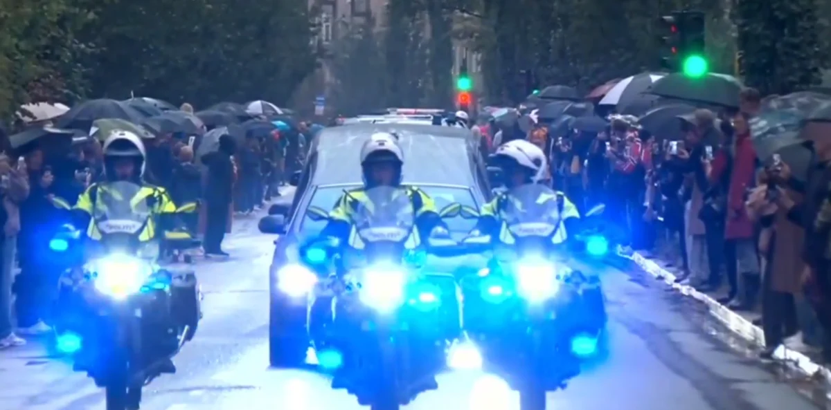 The People’s King’s Final Journey Home: Thousands Mourn King Harald V in Oslo