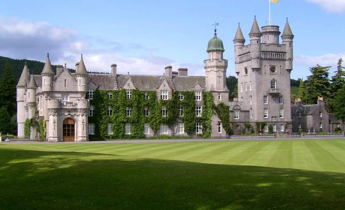 The Royal Summer Retreat Takes a Complex Turn: King Charles and Prince William at Balmoral Amidst Harry and Meghan’s UK Return