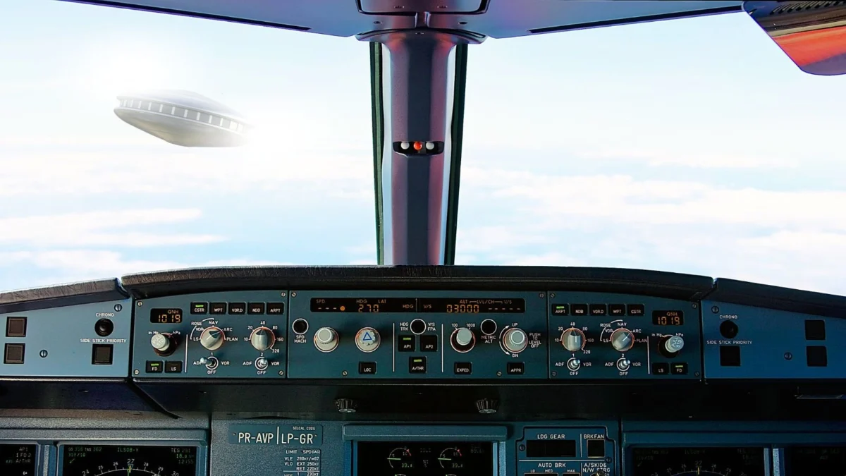 UK Airprox Board Issues Safety Warning Following Near Miss Between Airbus A319 and Disc-Shaped Object Near Gatwick Airport
