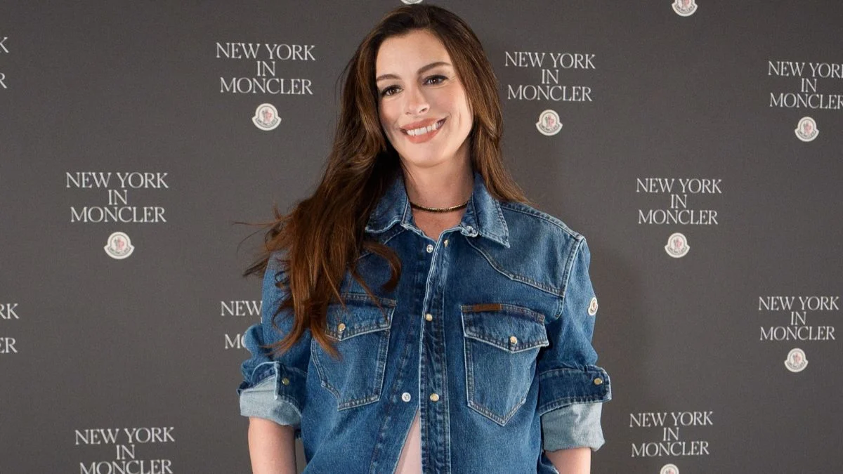 Anne Hathaway’s Daring Moncler Denim Ensemble at NYFW Reimagines Maternity Style