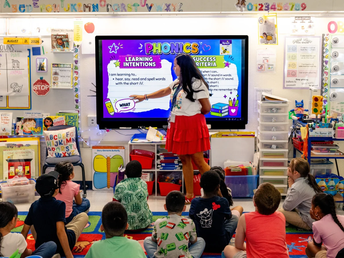 Arizona’s English-Only Education Policy Under Fire as Proficiency Standards Lowered, Raising Concerns for Thousands of Students