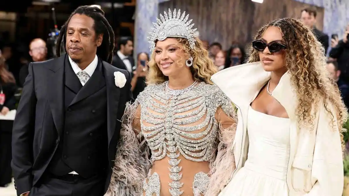 Beyonce and Jay-Z’s Daughters, Blue Ivy and Rumi Carter, Embrace Parisian Style Ahead of Father’s Stade de France Performance