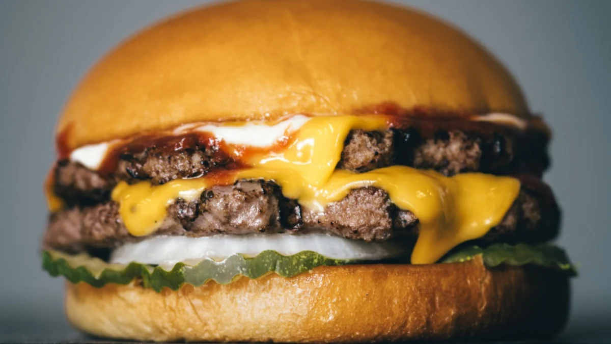 Carl’s Jr. Launches Stealing the Crown Campaign Offering Free Angus Maximus Burgers to Disappointed Competitor Customers