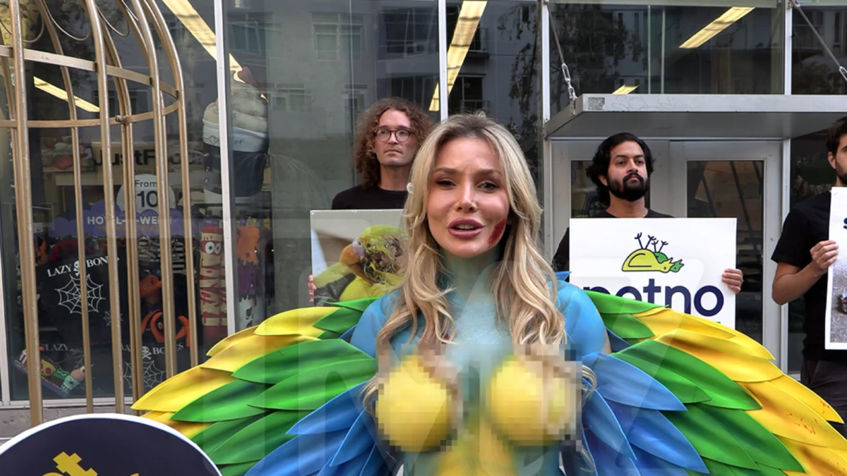Courtney Stodden I’m Flipping Petco the Bird!!!