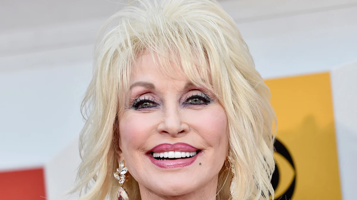 Dolly Parton Didn’t Want Family & Friends Wigging Out at Appearance … Only 1 Made The Cut