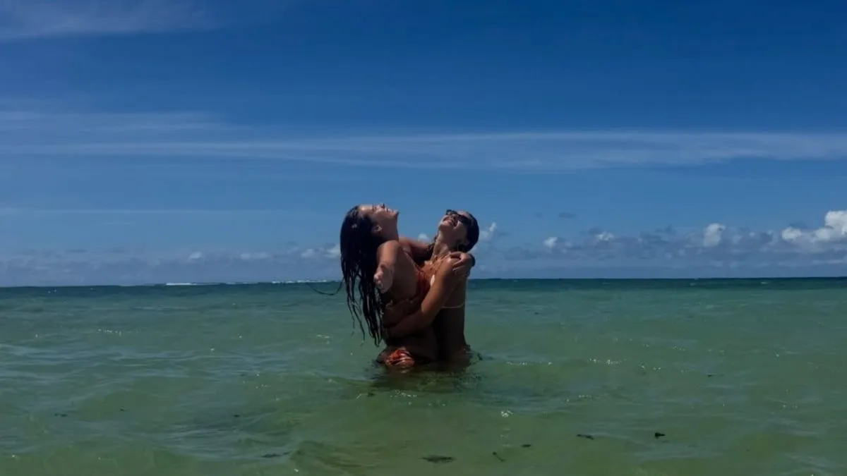 Jessica Alba Captures the Essence of a Memorable Summer with Family and Friends